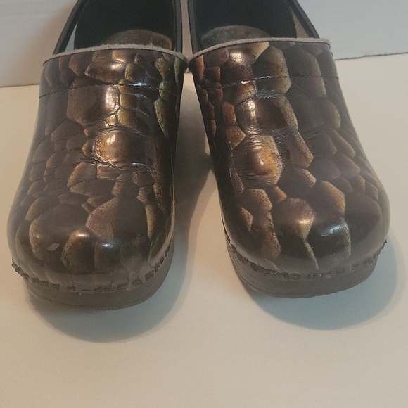 Dansko size 37 clogs - Picture 10 of 12